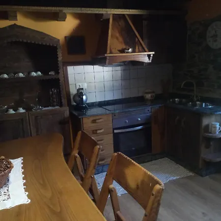 Casas Eladio-doncos 度假居 *